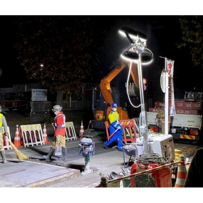 Turn de lumina santiere 4x300W - 212.000 lumeni – 4,1 m inaltime - cu carucior 